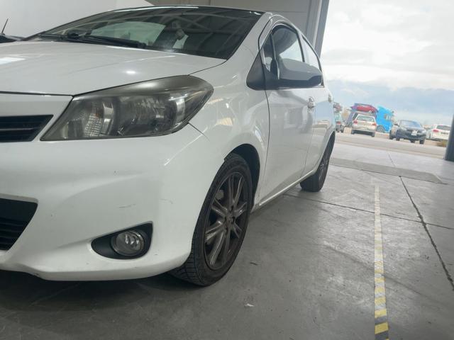 TOYOTA Yaris 1.4 D-4D 5p Active CAMBIO AUTOMATICO
