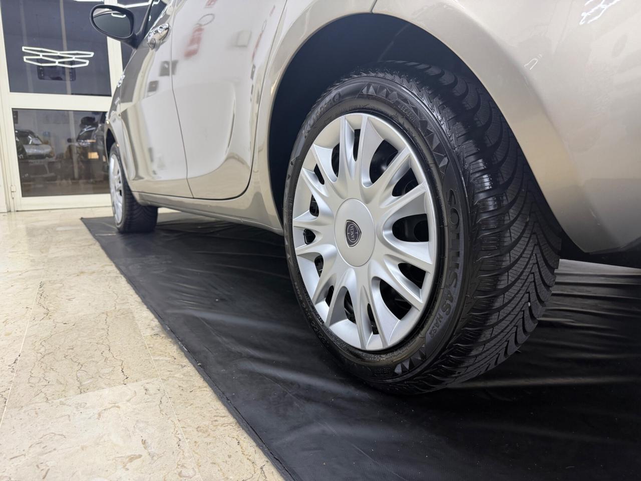 Lancia Ypsilon 1.2 69Cv