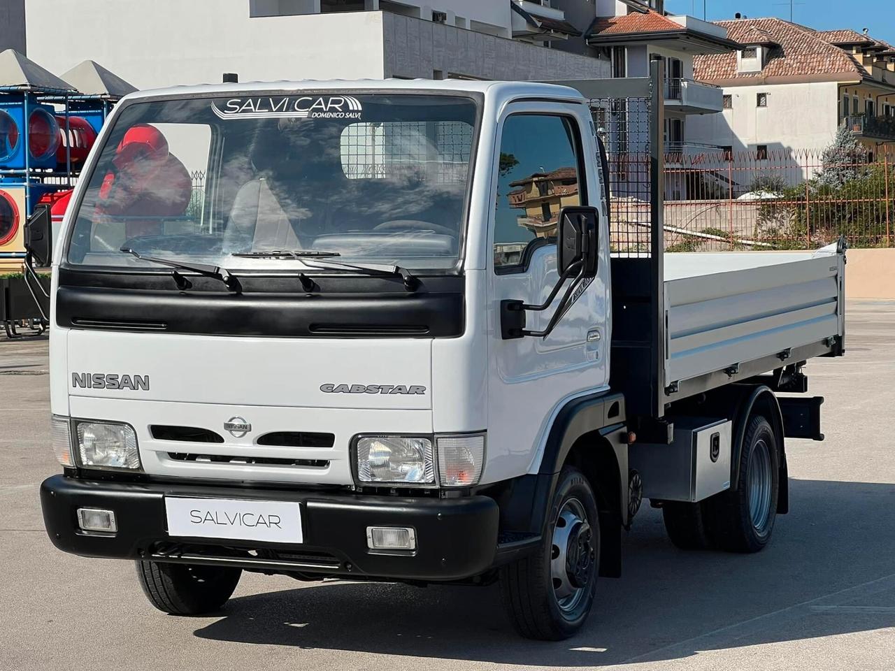 NISSAN CABSTAR RIBALTABILE TRILATERALE GANCIO TRAINO