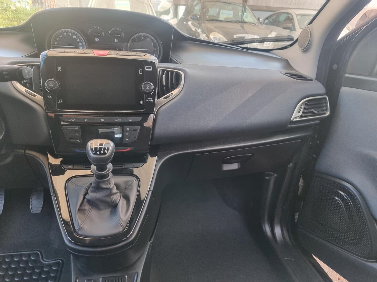 Lancia Ypsilon 1.0 FireFly 5 porte S&S Hybrid Ecochic Gold