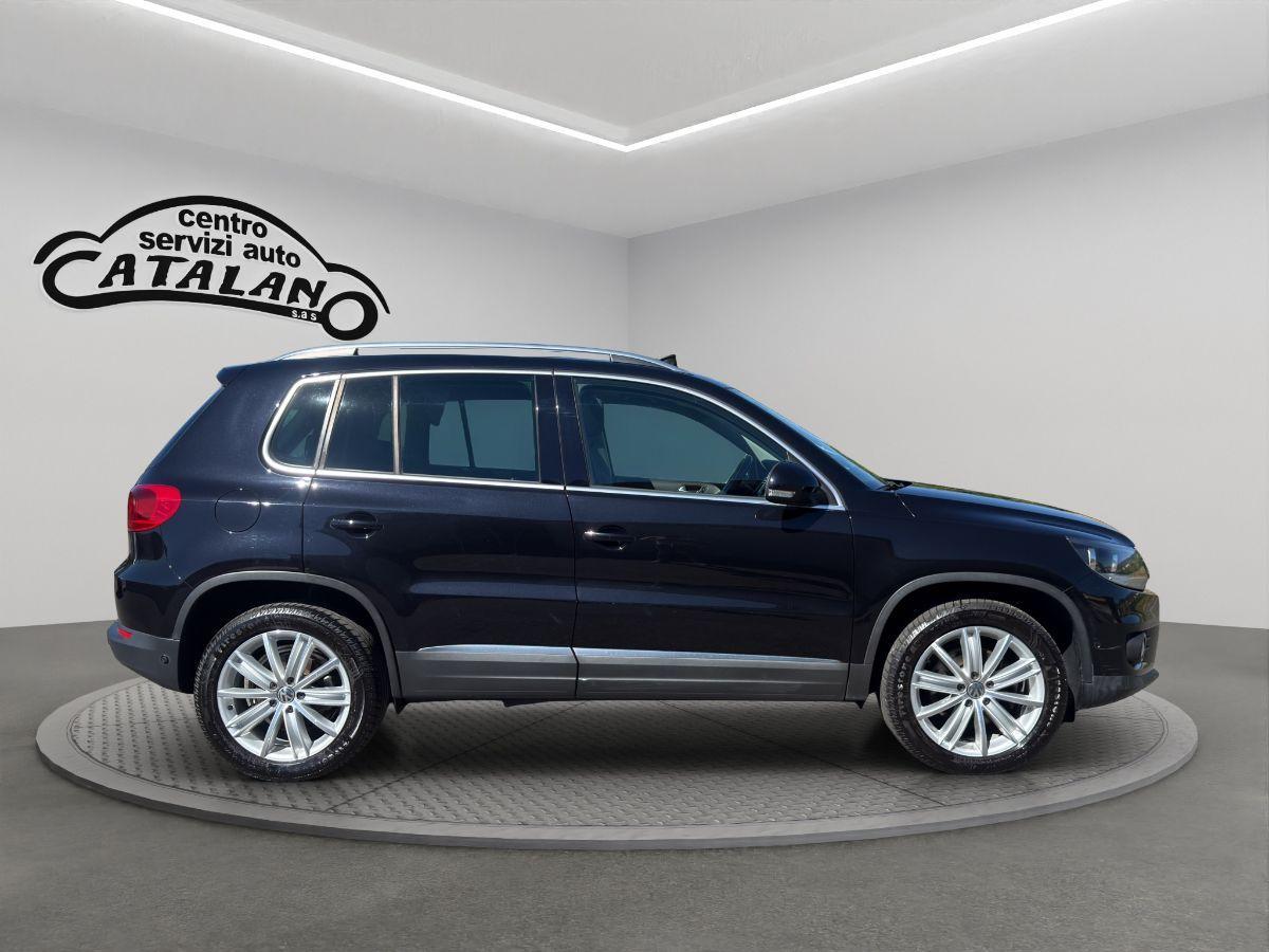 VOLKSWAGEN - Tiguan - 2.0 TDI 110 CV Sport BlueMotion Technology TETTO APRIBILE