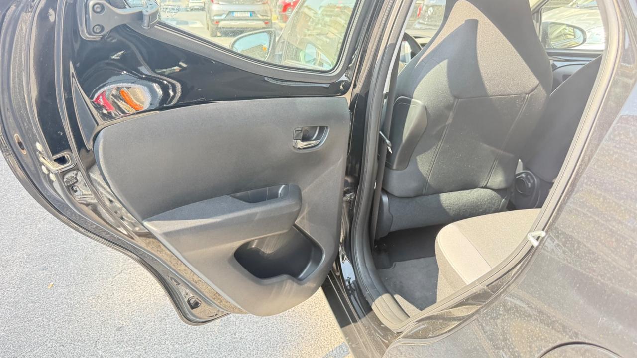 Toyota Aygo 1.0 VVT-i 69 CV 5 porte x-PLAY LED CAR PLAY KAMERA PDC BLUETOOH CERCHI 16