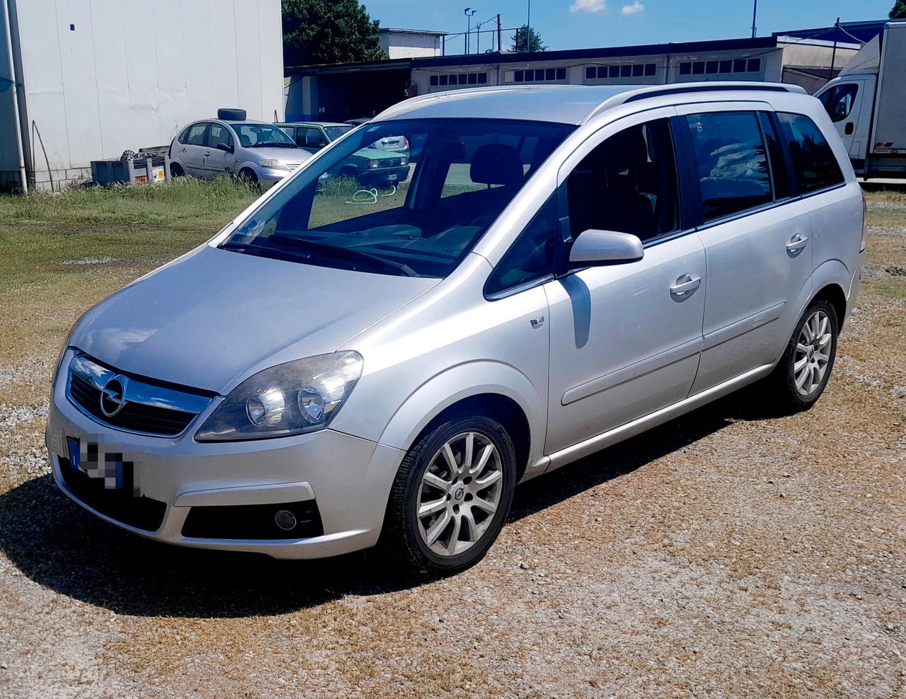 Opel Zafira 1.8 16V VVT Cosmo