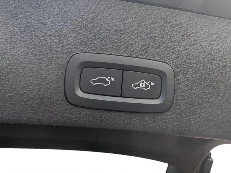Volvo XC40 Recharge T4 129+82 CV Plug-In Hybrid Recharge Plus Dark