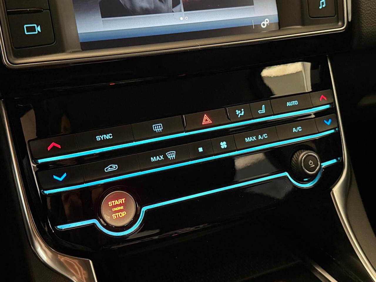 Jaguar XE 2.0 D 180 CV aut. Prestige