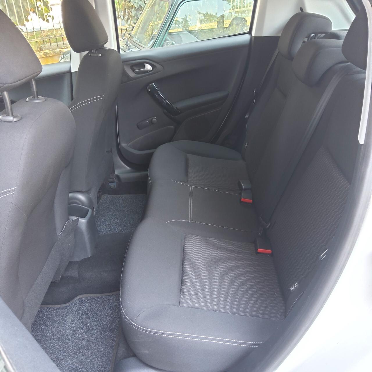 Peugeot 208 BlueHDi 75cv 5 porte OK NEOPATENTATI