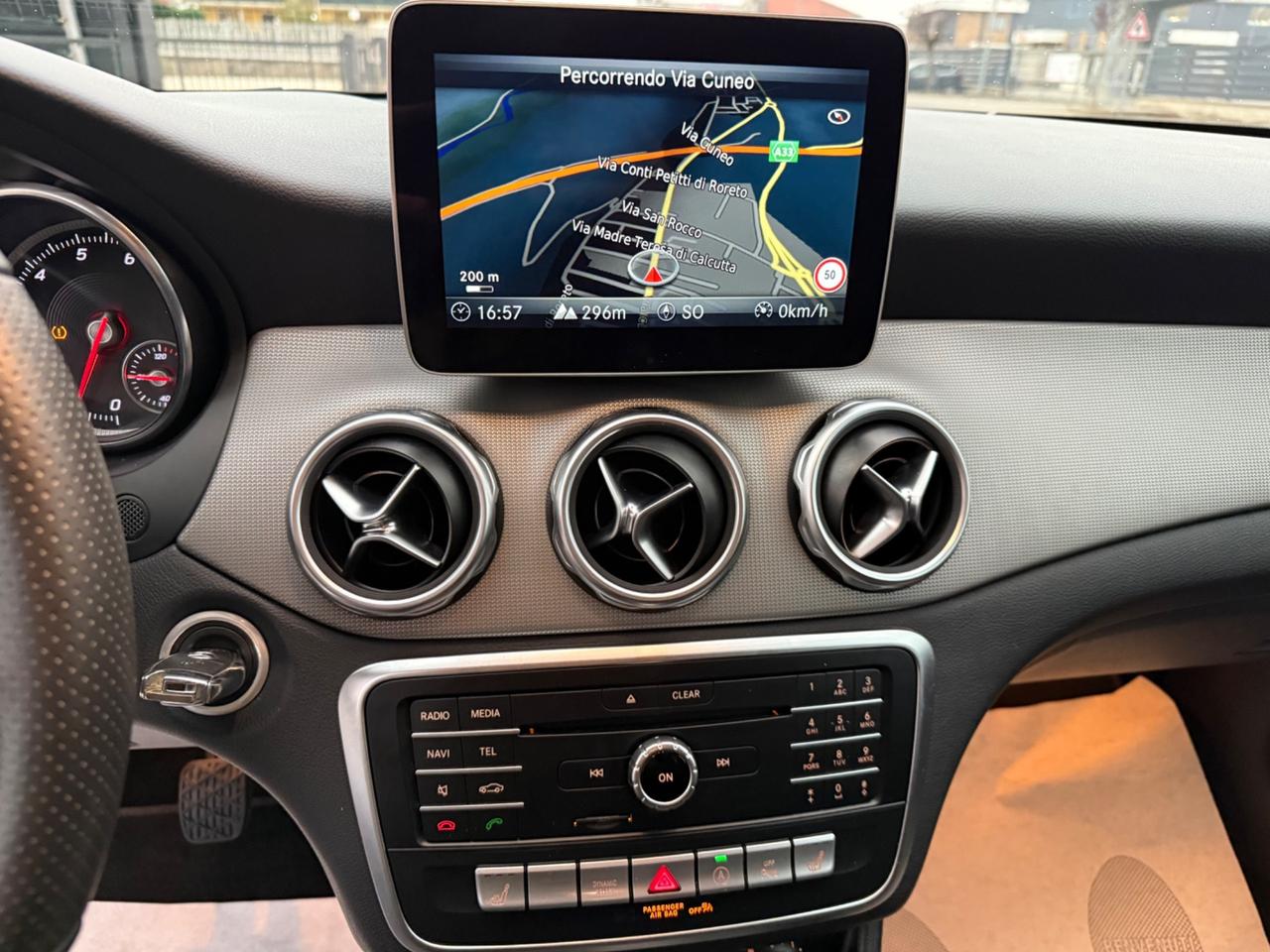 Mercedes-benz GLA 180 Premium EURO6