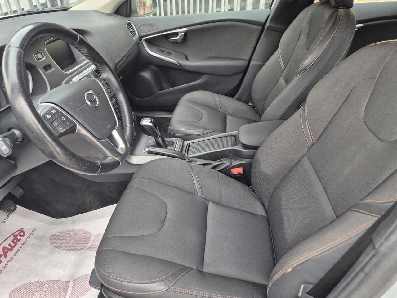 Volvo V40 Cross Country D2 Business Plus