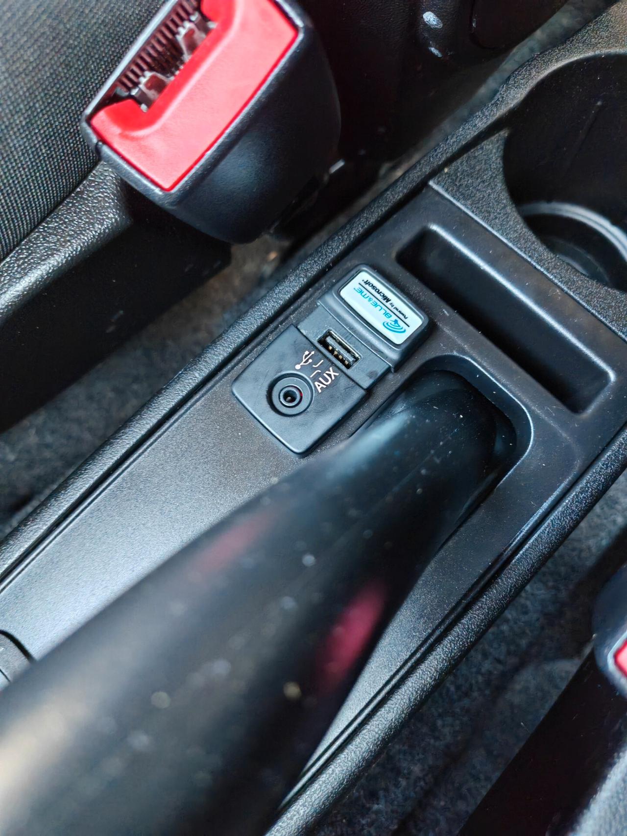 Fiat Dobló 1,6 diesel 02/2012 cv105