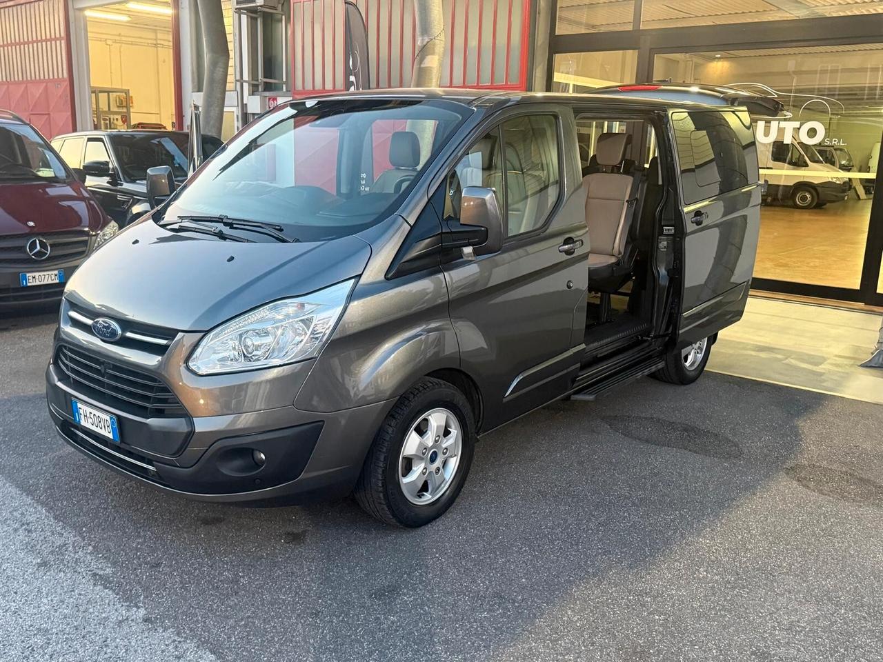 Ford Tourneo Custom 310 2.0 TDCi 170CV automatico 9 posti