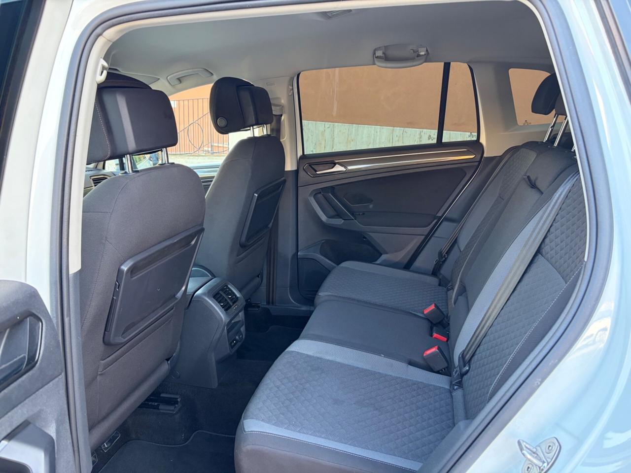 Volkswagen Tiguan 1.6 TDI R-Line strafull !!!