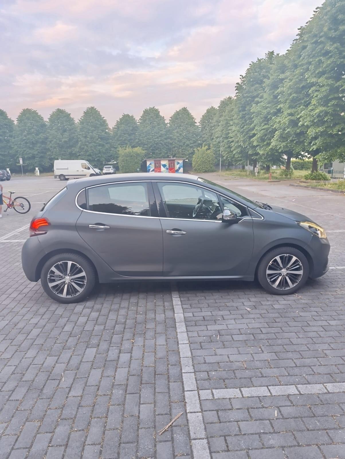 Peugeot 208 PureTech 82 ETG5 S&S 5 porte Allure