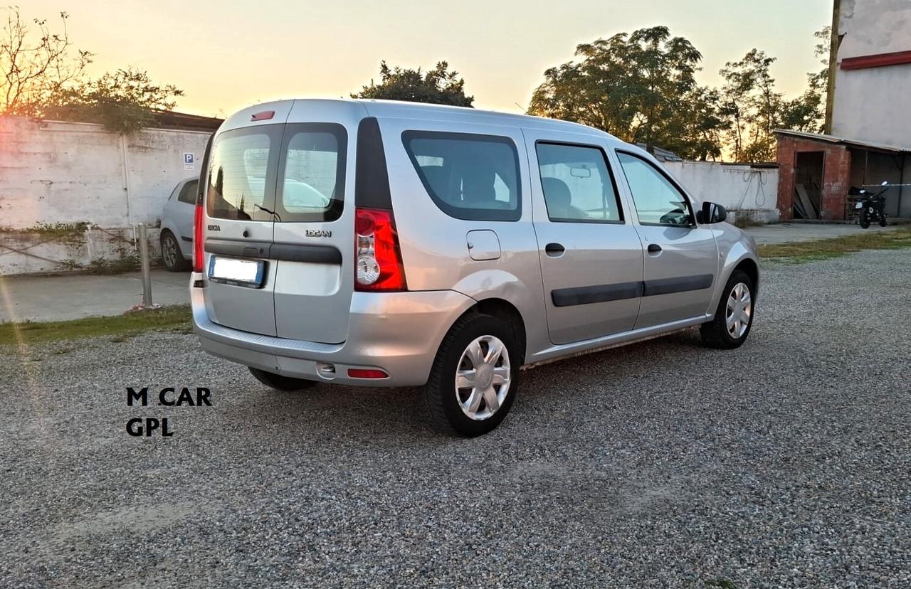 Dacia Logan MCV 1.6 85CV GPL 5 posti Embleme