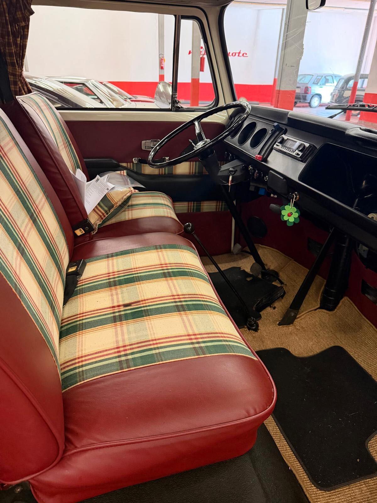 Volkswagen T2a + Roulotte Lander 340 Bora