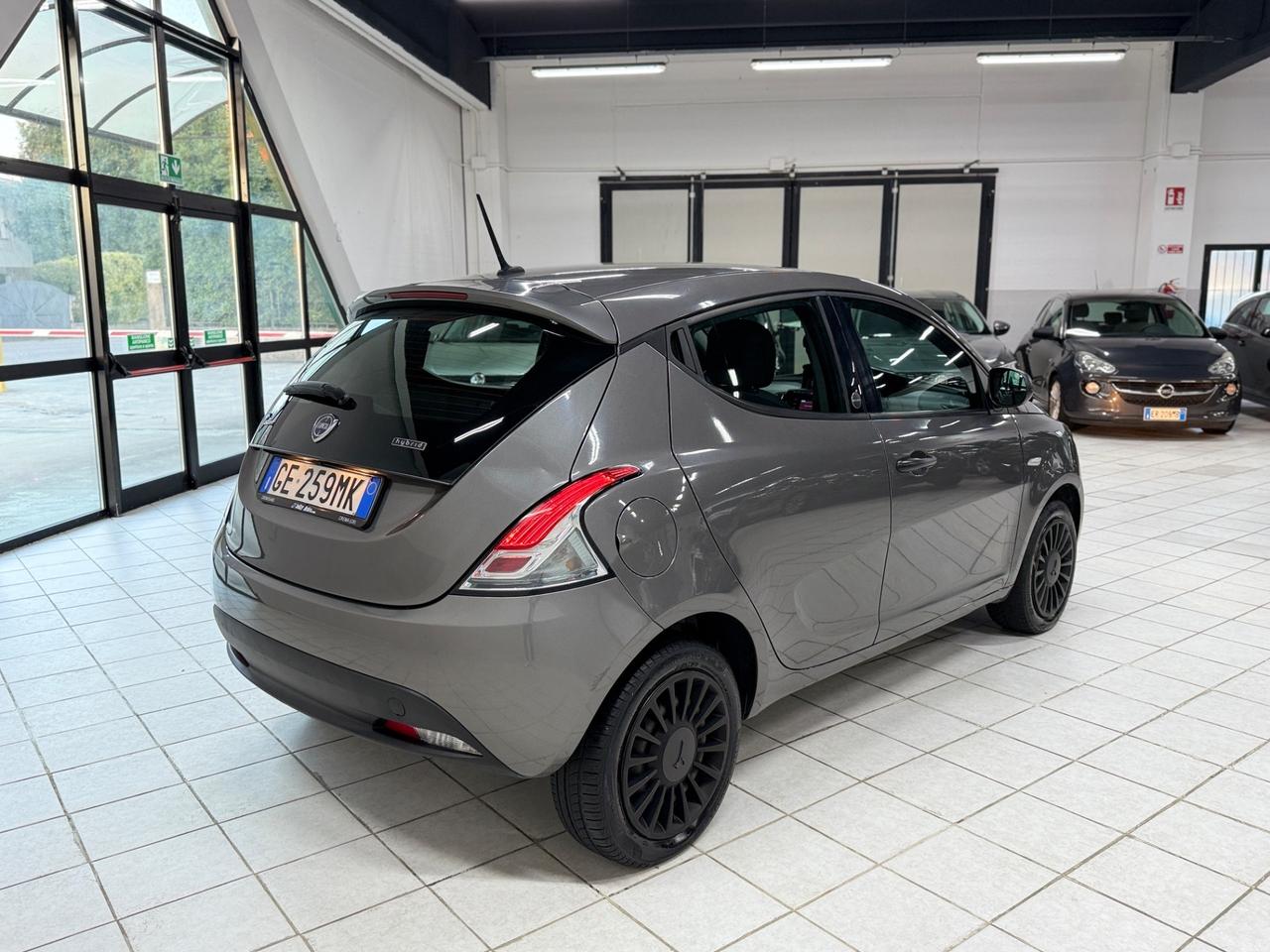 Lancia Ypsilon