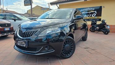 Lancia Ypsilon 1.0 FireFly 5 porte S&S Hybrid Ecochic Silver