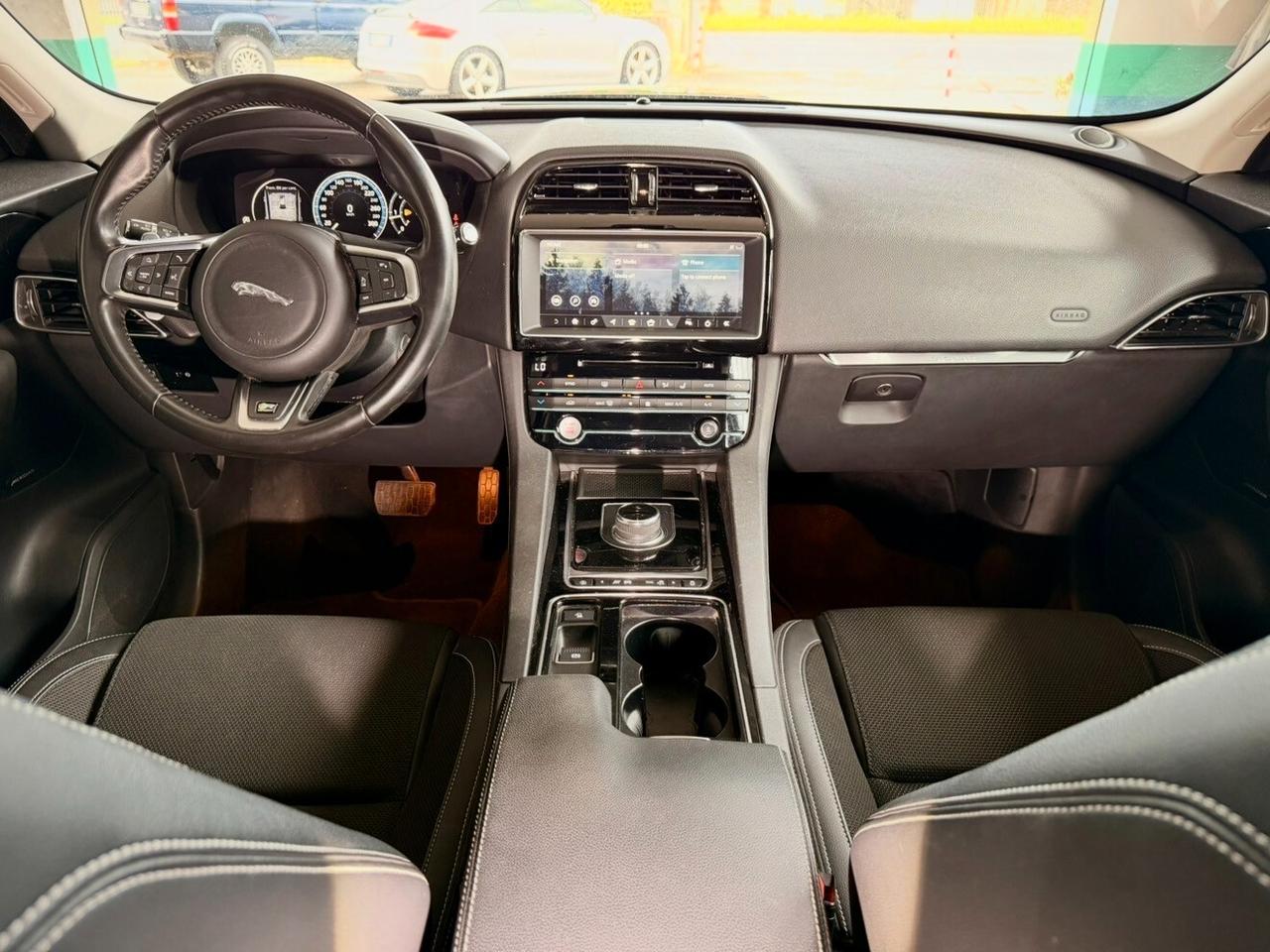 Jaguar F-Pace 2.0 D 180 CV AWD aut. Portfolio