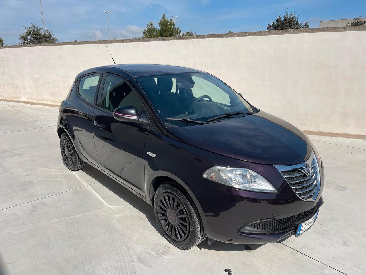 Lancia Ypsilon 1.2 69 CV 5 porte GPL Ecochic Silver