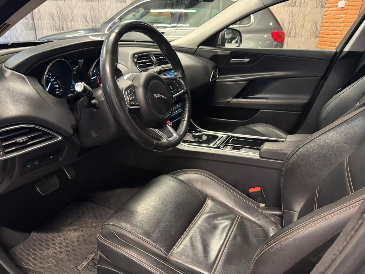 Jaguar XE 2.0 D 180 CV AWD aut. Prestige Business Edition