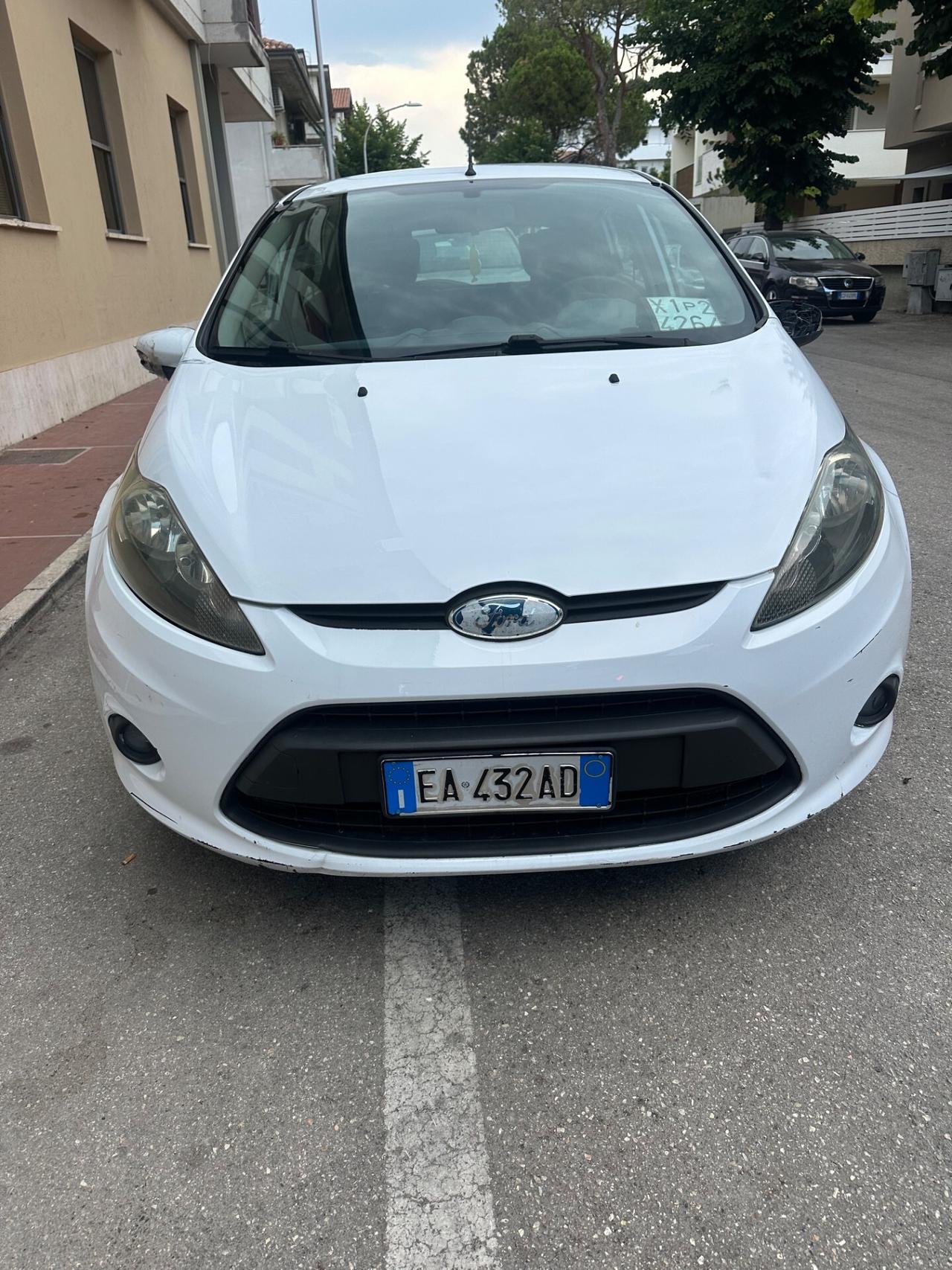 Ford Fiesta 1.2 82 CV 5 porte Titanium 2010 neopatentati