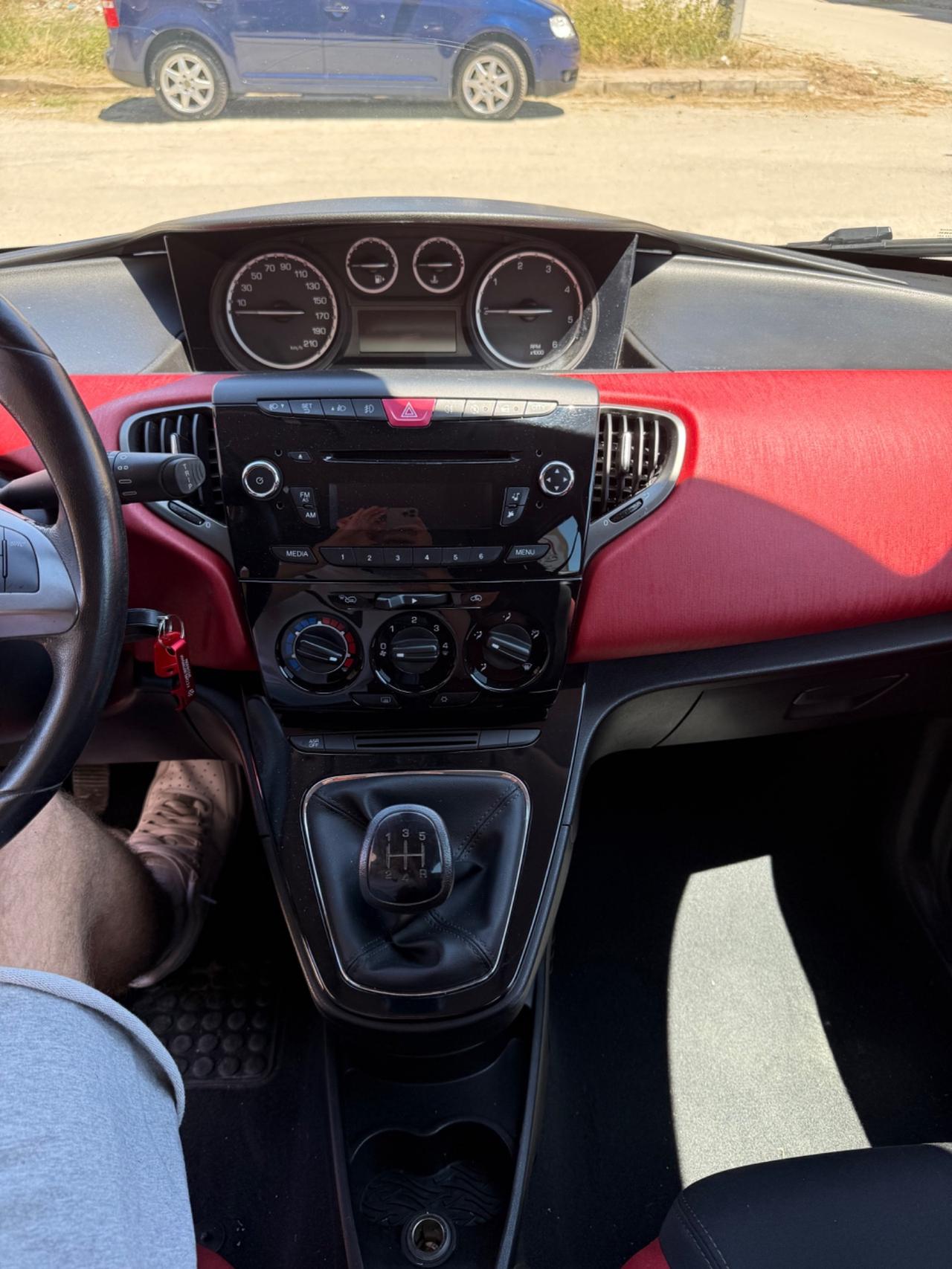 Lancia Ypsilon 1.3 MJT 16V 95 CV 5 porte S&S Silver