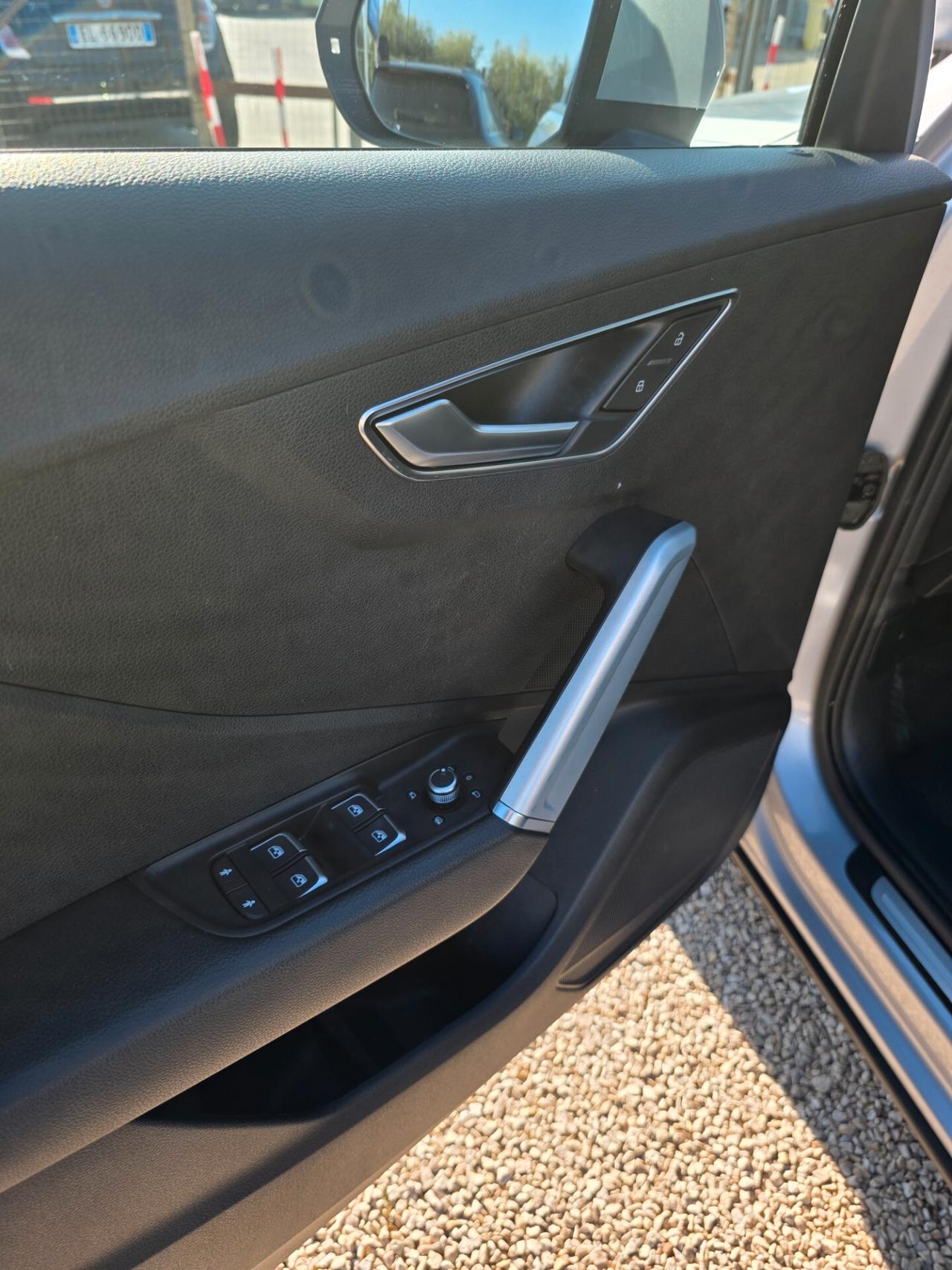 Audi Q2 30 TDI S tronic Business Design