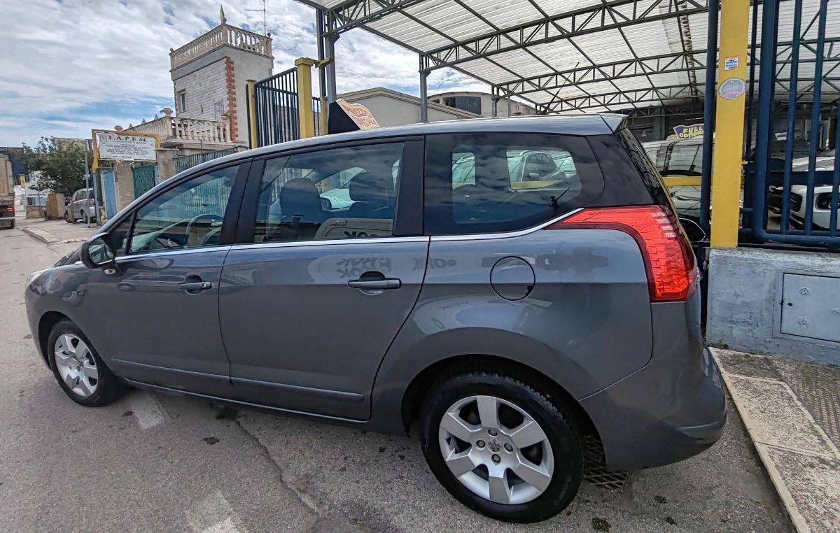 PEUGEOT 5008 1.6 HDi 112 CV Active - 2011