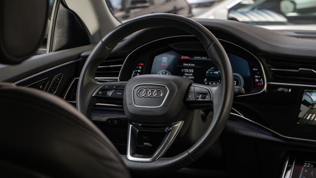 AUDI Q8 55 TFSI quattro tiptronic