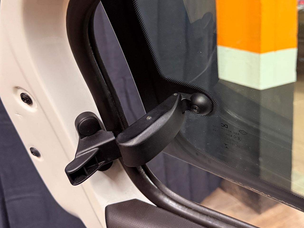 MERAVIGLIOSA RENAULT TWINGO CON SOLI 80.769 KM ADATTA A NEOPATENTATI