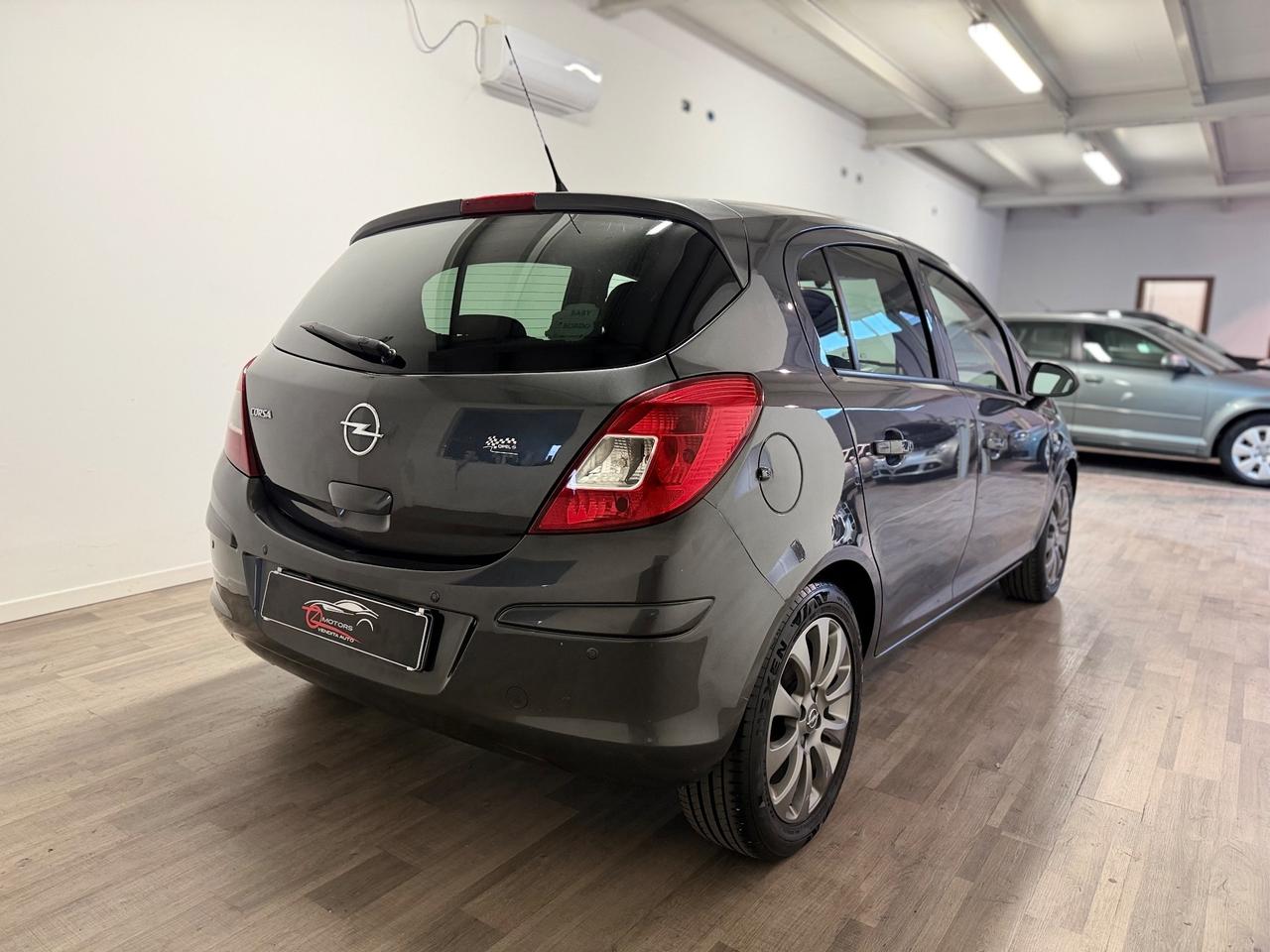 Opel Corsa 1.2 5 porte Cosmo NEOPATENTATI