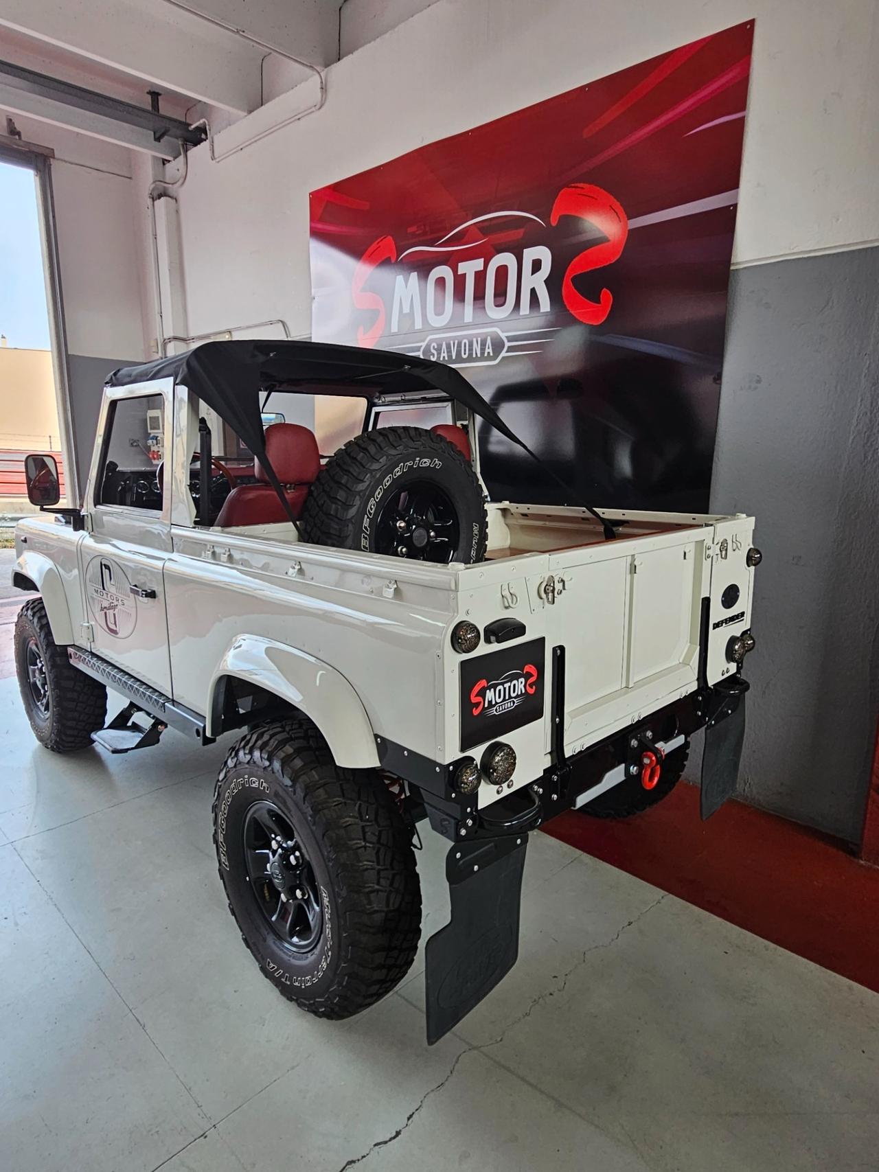 Land Rover Defender 90 restomod heritage bikini