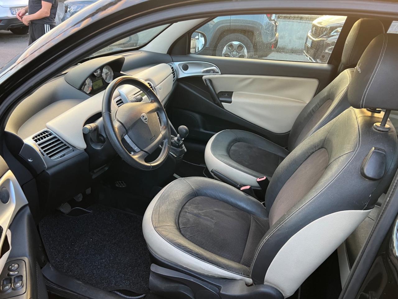 Lancia Ypsilon 1.3 MJT 75 CV Diva