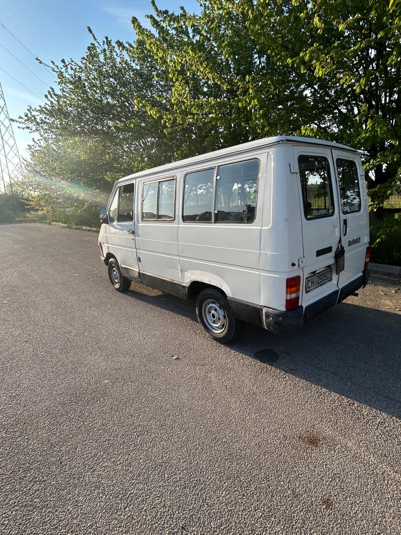 Renault Trafic furgone 4x4 posti 9
