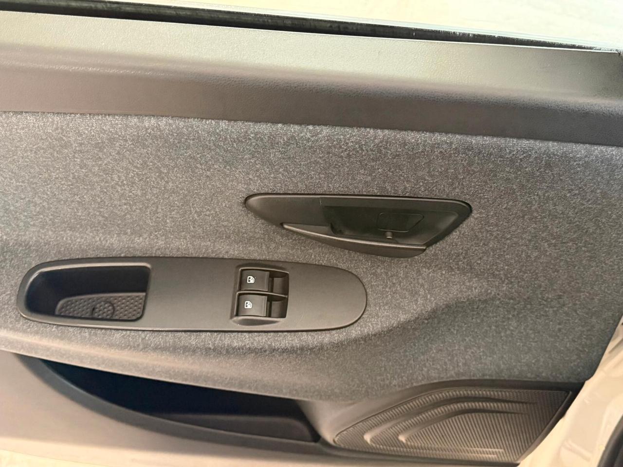 Lancia Ypsilon 1.2 69 cv. ELEFANTINO BLU