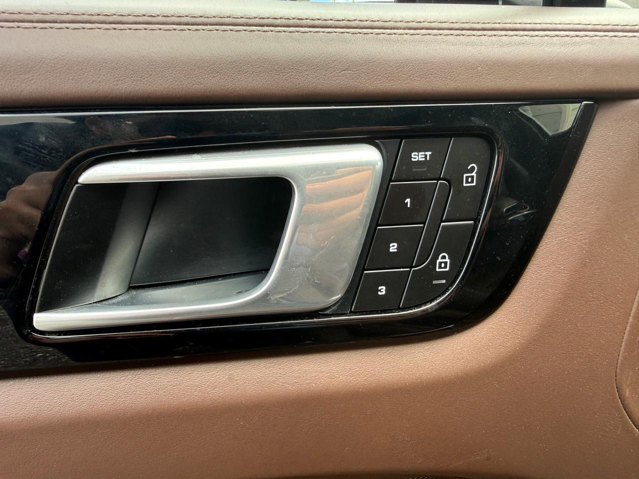 Porsche Cayenne Coupé 3.0 V6 E-Hybrid Platinum Edition