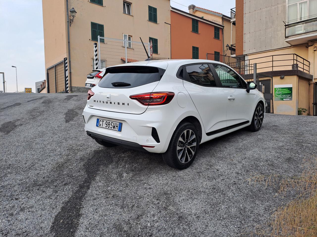 Mitsubishi Colt 1.0L turbo 90 CV Invite
