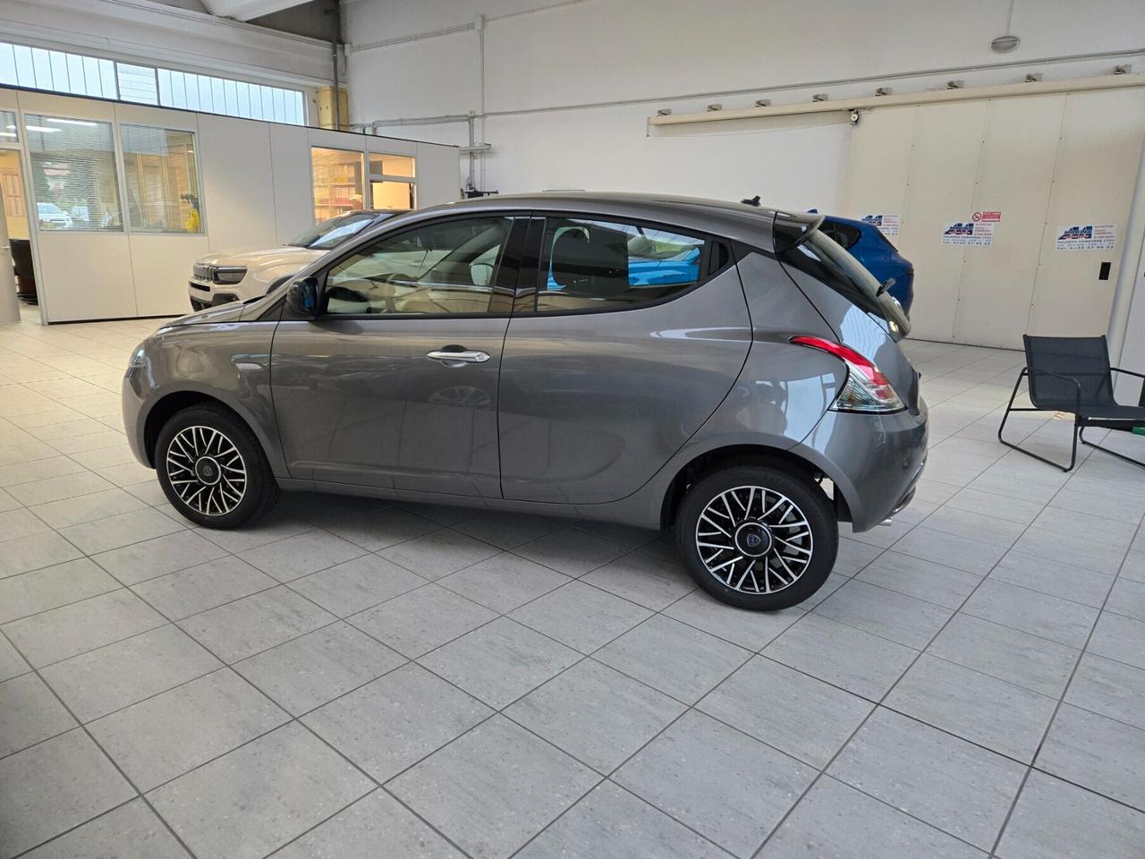 Lancia Ypsilon 1.0 FireFly 5 porte S&S Hybrid Platino