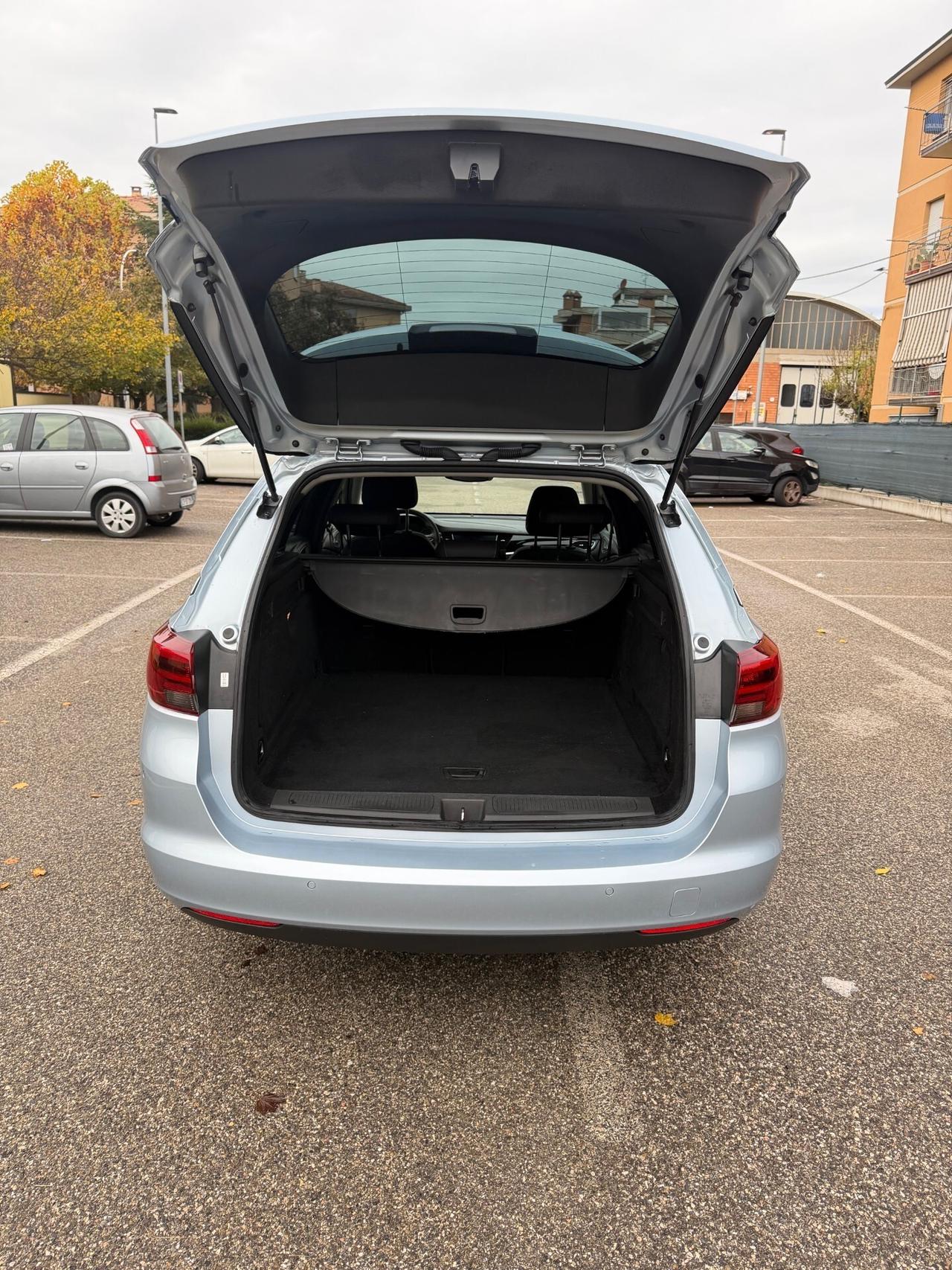 Opel Astra Sports Tourer 1.5 cdti - AUT. - NAV. - GARANTITA -