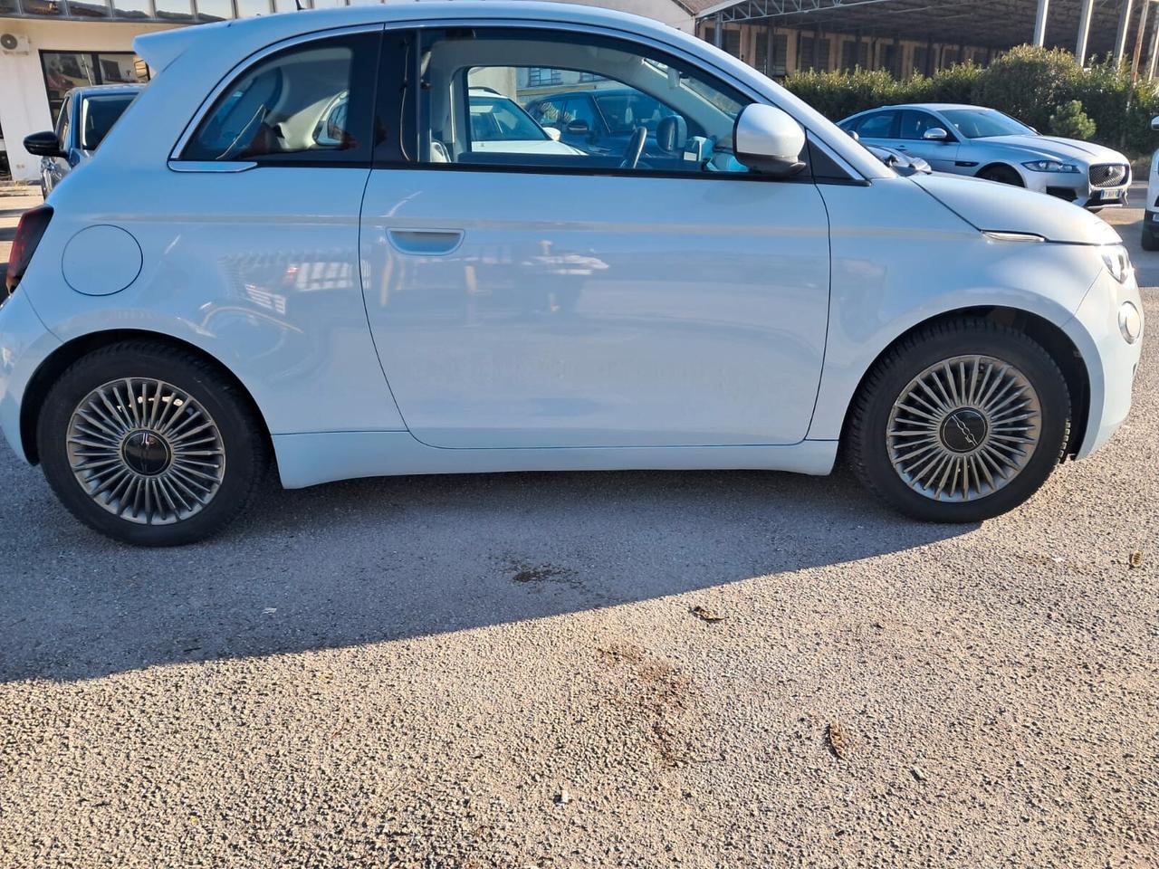 Fiat 500 500e Berlina 42 kWh La Prima