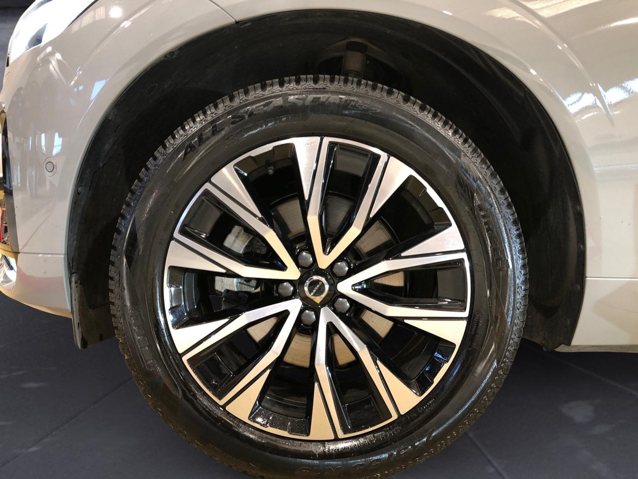 VOLVO XC60 2.0 b5 Plus Dark awd auto