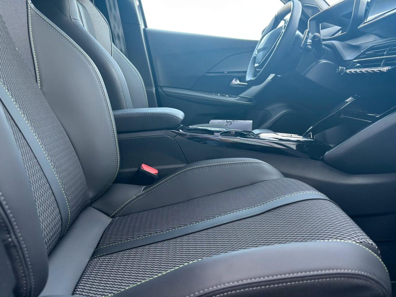 Peugeot 2008 GT PureTech 130 EAT8 SPOTICAR