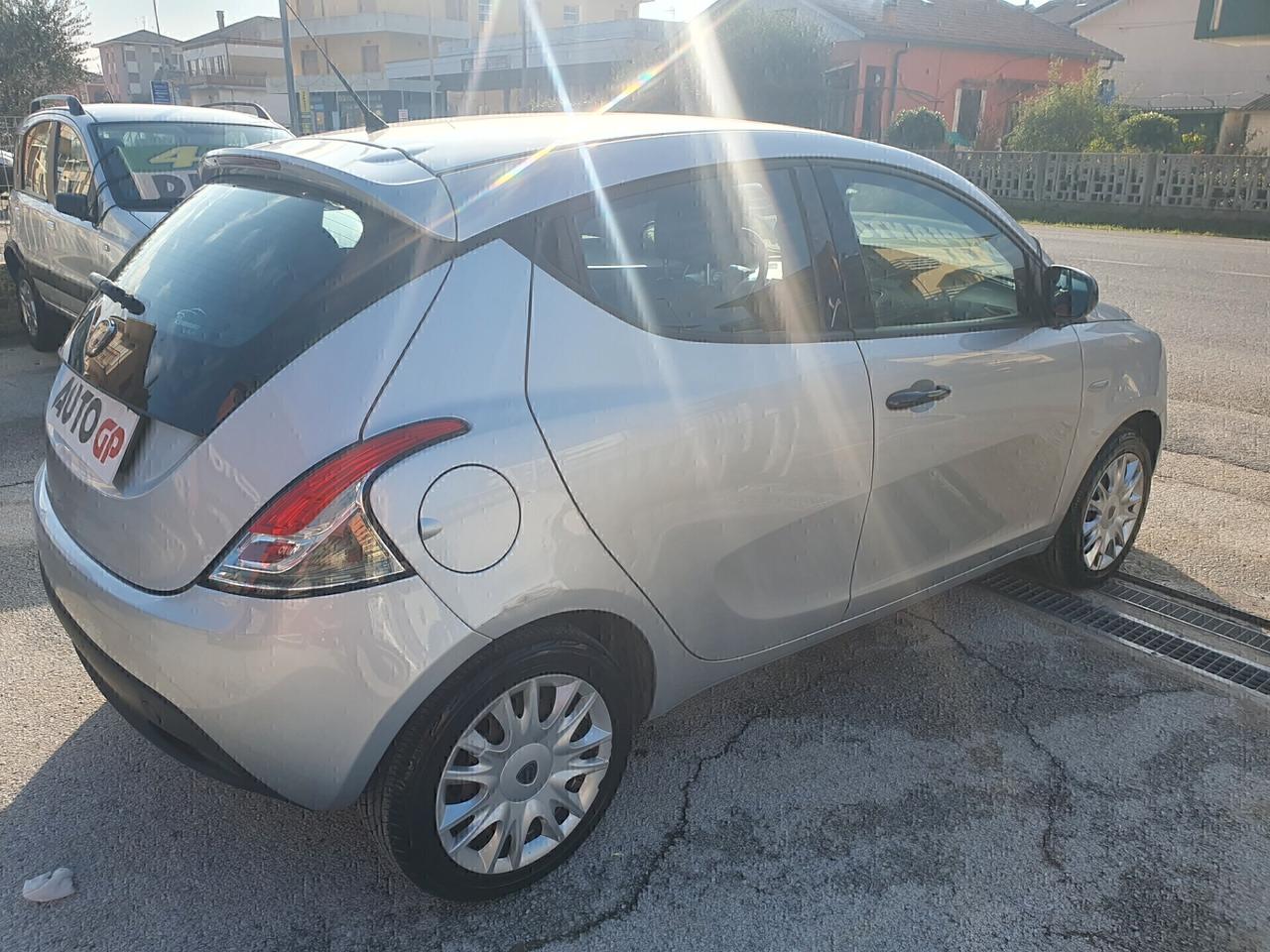 Lancia Ypsilon 1.2 benzina GPL Neopatent 2013