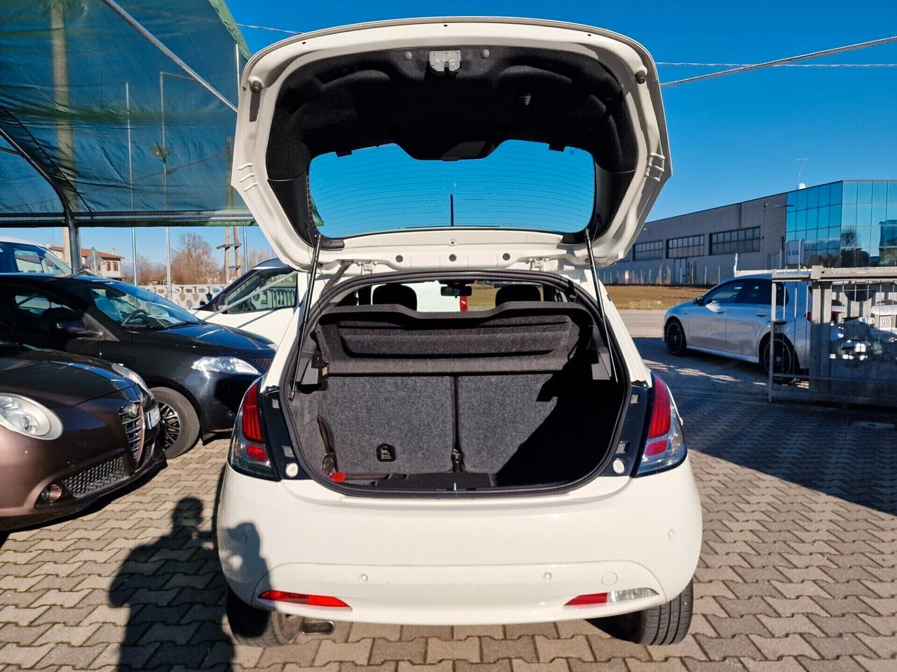Lancia Ypsilon 1.0 5 porte Hybrid Gold