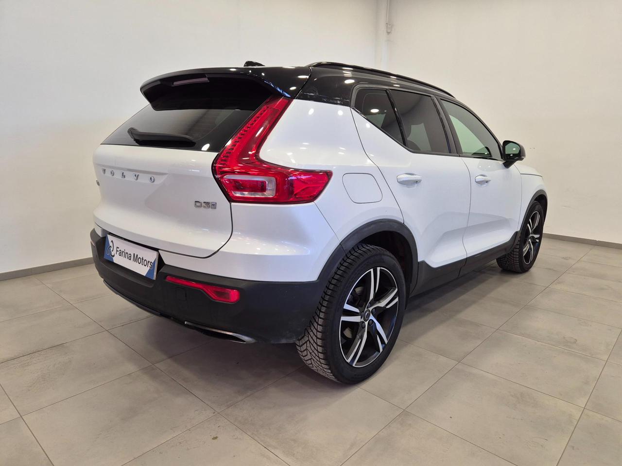 Volvo XC40 2.0 d3 R-design geartronic - UNIPROPRIETARIO - ACC/Lim - Cam