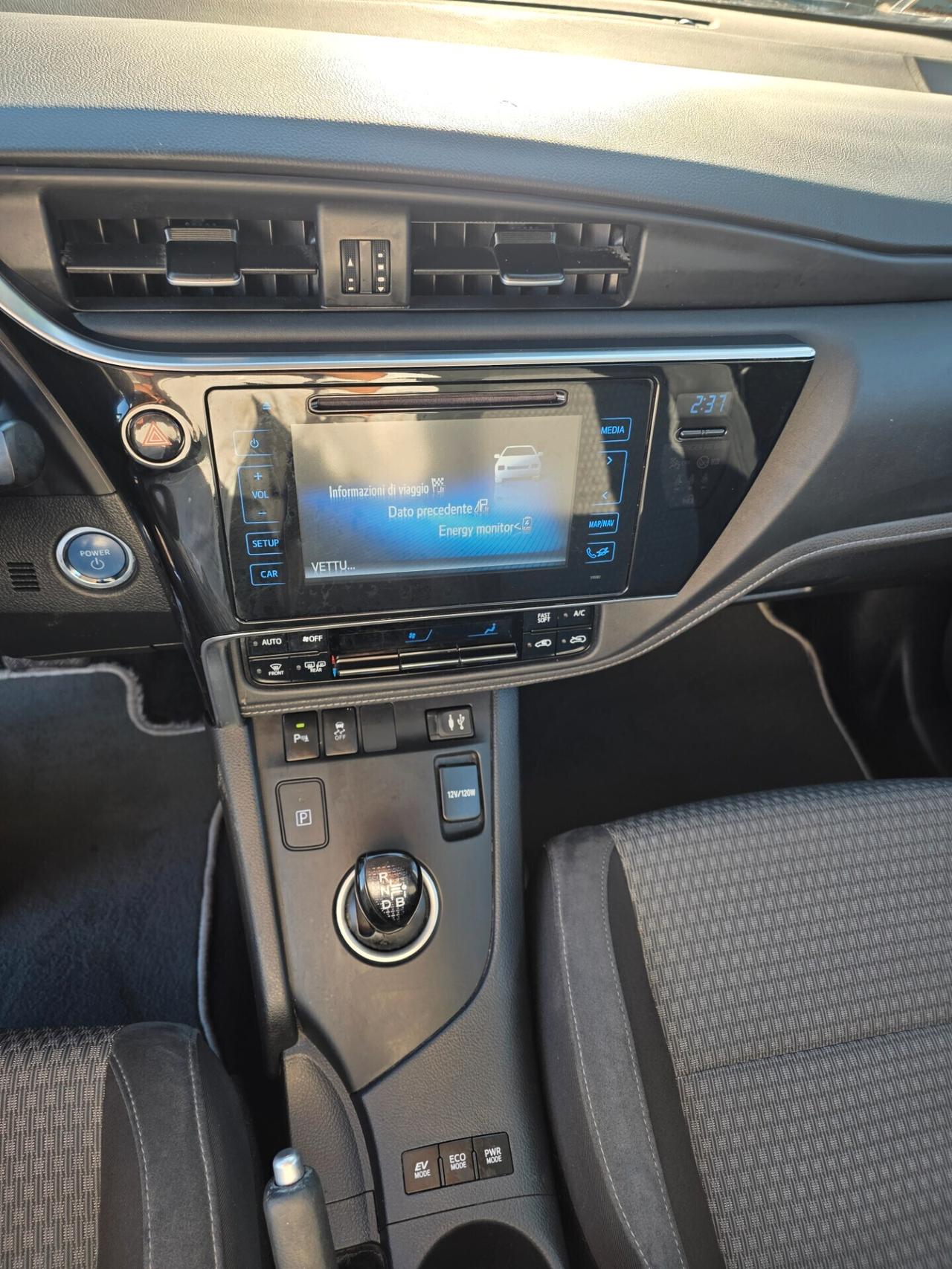 Toyota Auris 1.8 Hybrid Business