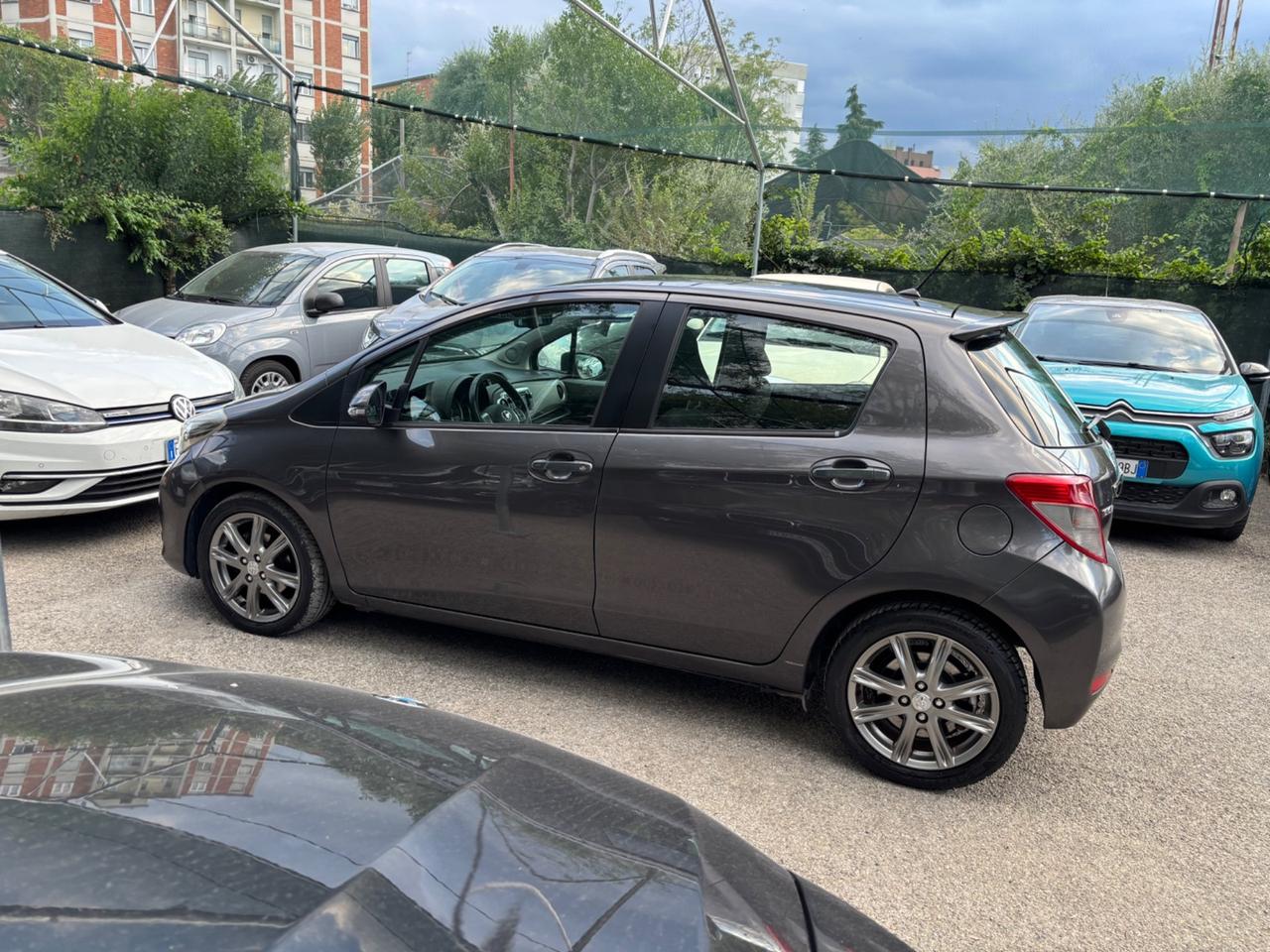 Toyota Yaris 1.3 5 porte Lounge AUTOMATICA