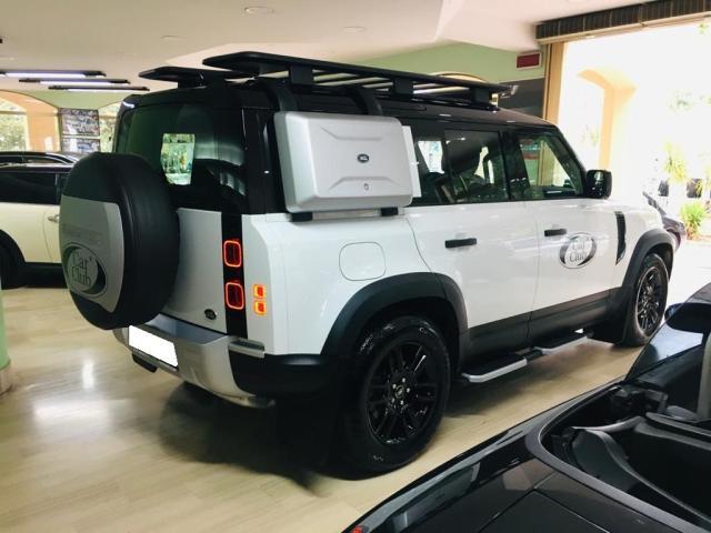 Land Rover Defender 110 D300 SE Explorer Pack