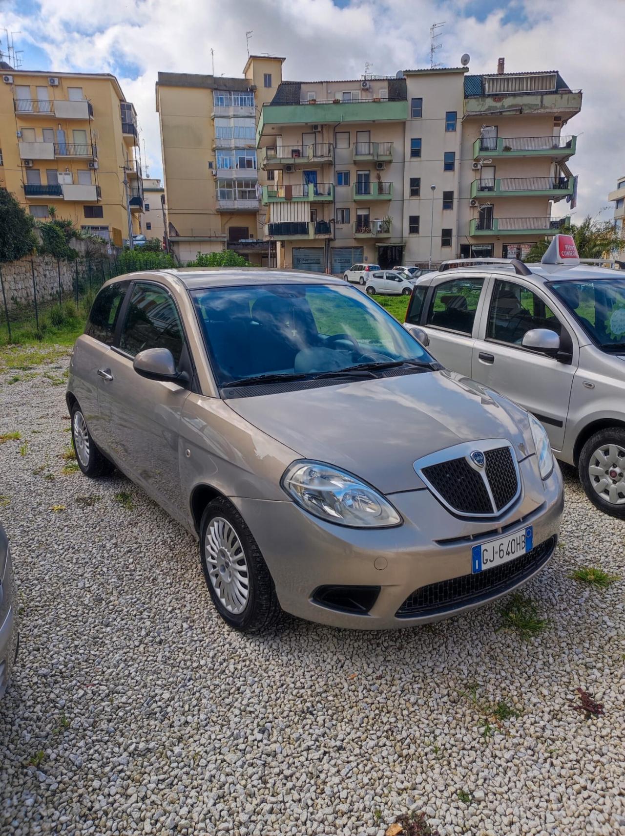 Lancia Ypsilon 1.2 Platino