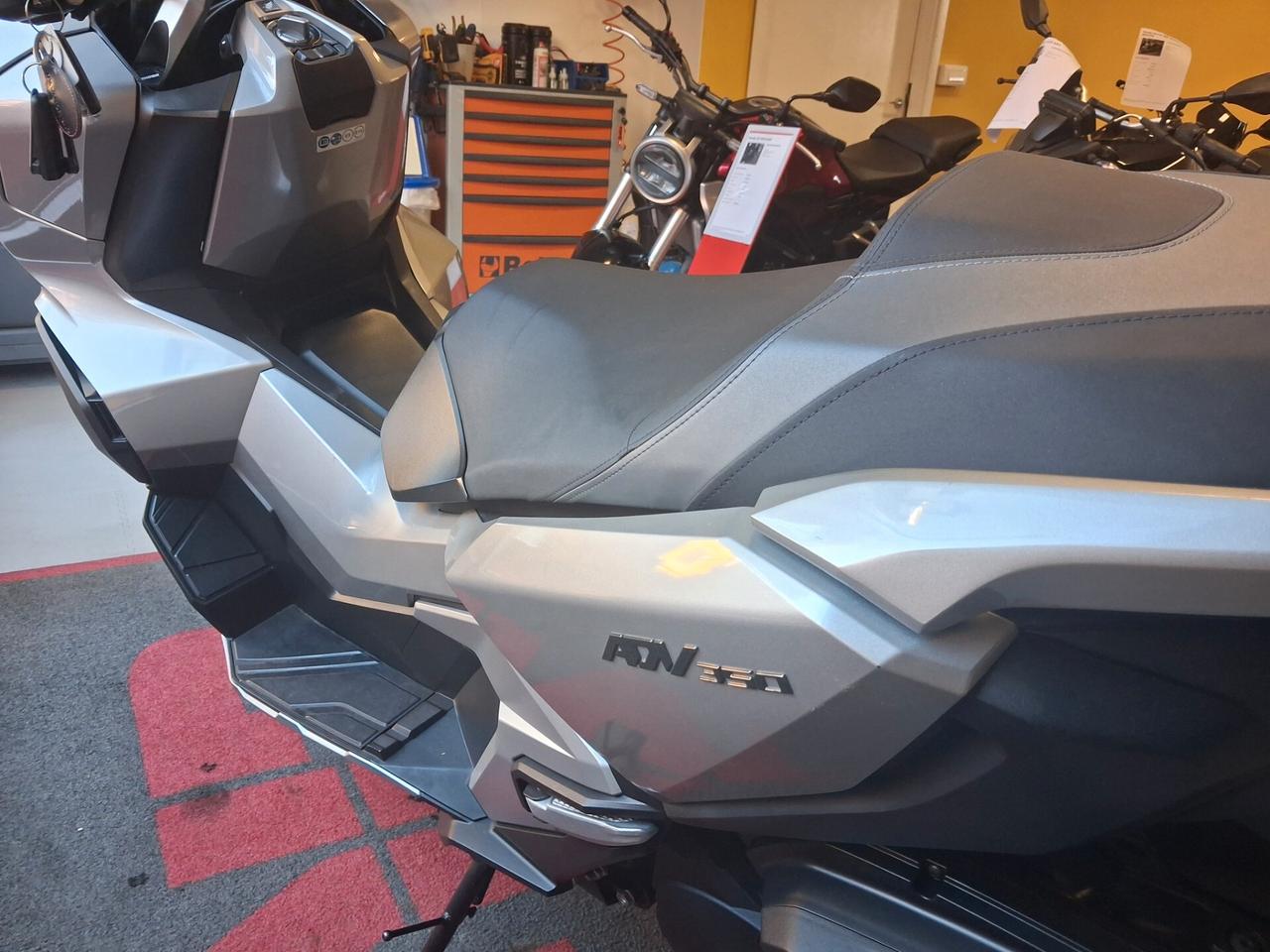Honda ADV 350 ABS + TCS
