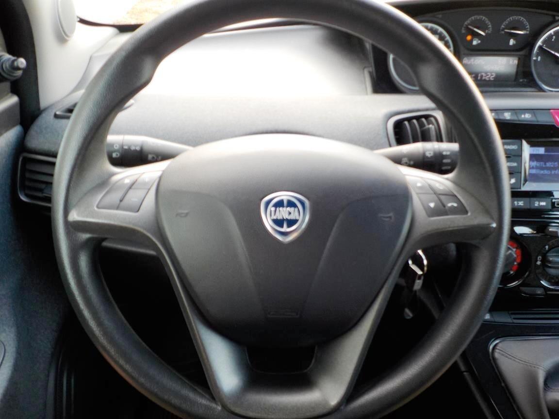 Lancia Ypsilon 1.0 FireFly 5 porte S&S Hybrid Ecochic Silver